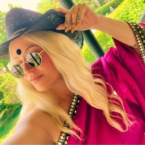 Gorgeous Magenta studded trim Saree!